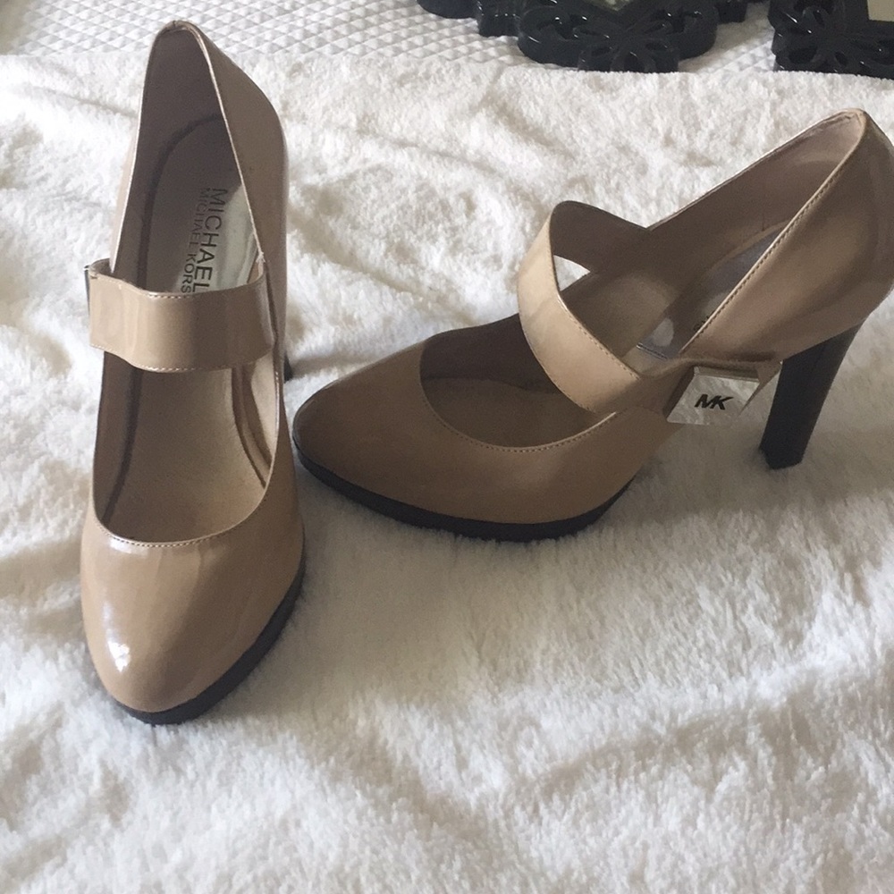 Michael Kors nude pumps